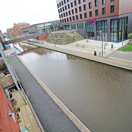 Canal Side Apartment In Честър Екстериор снимка