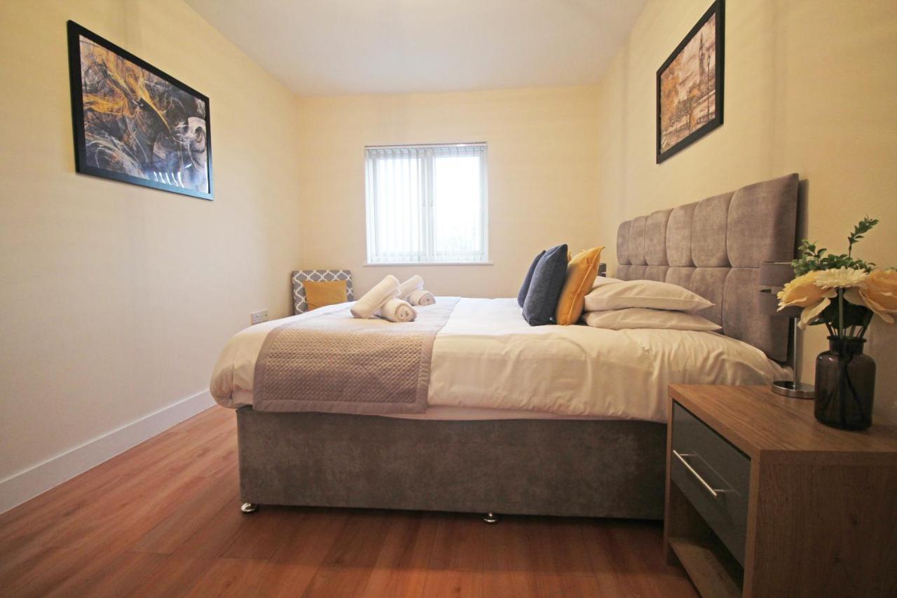 Canal Side Apartment In Честър Екстериор снимка